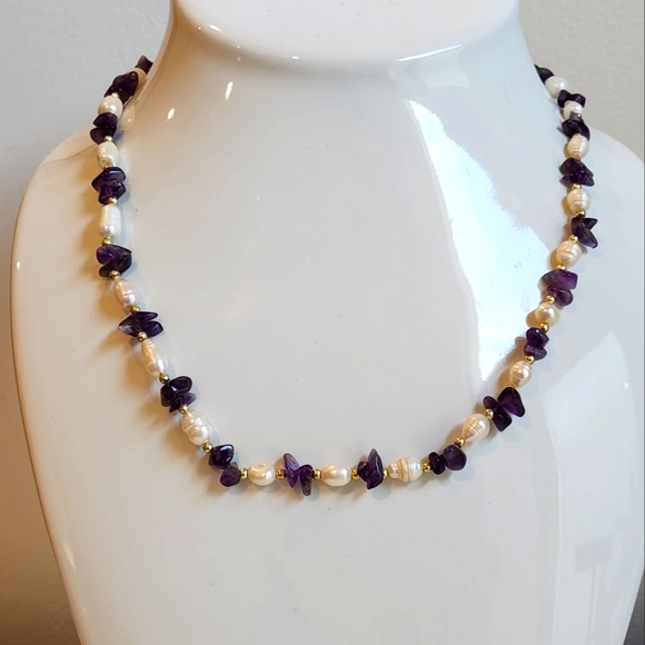 Jewelry - AMETHYST AND FRESHWATER PEARL NECKLACE.